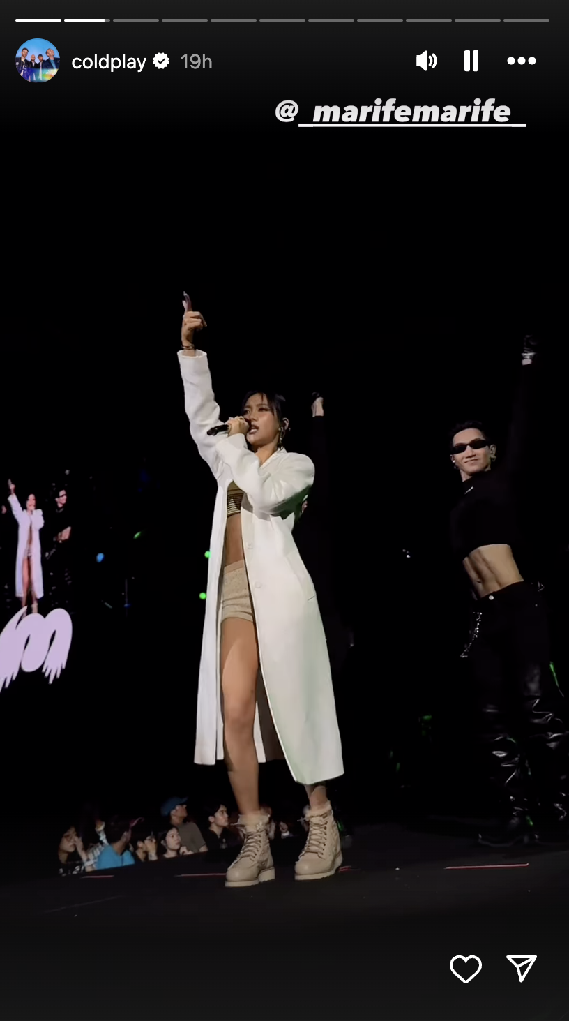 Marf（邱彥筒）昨日（8日）擔任Coldplay演唱會暖場嘉賓，在演唱會正式開始前Marf穿著性感舞衣配上白色長褸型格登場