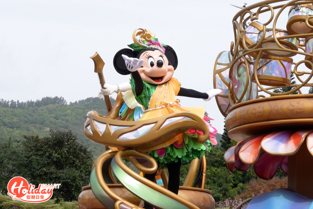 米奇與好友、Duffy與好友及迪士尼公主們更會穿上特別設計的全新服飾。