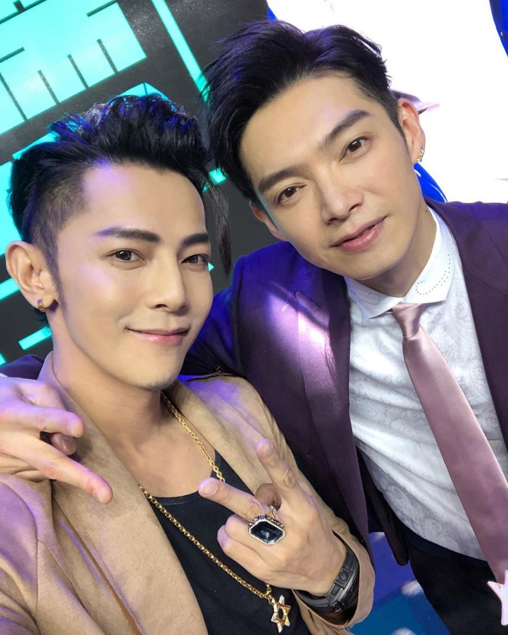 對於種種的整容傳聞,汪東城通通否認表示只是「男大18變」