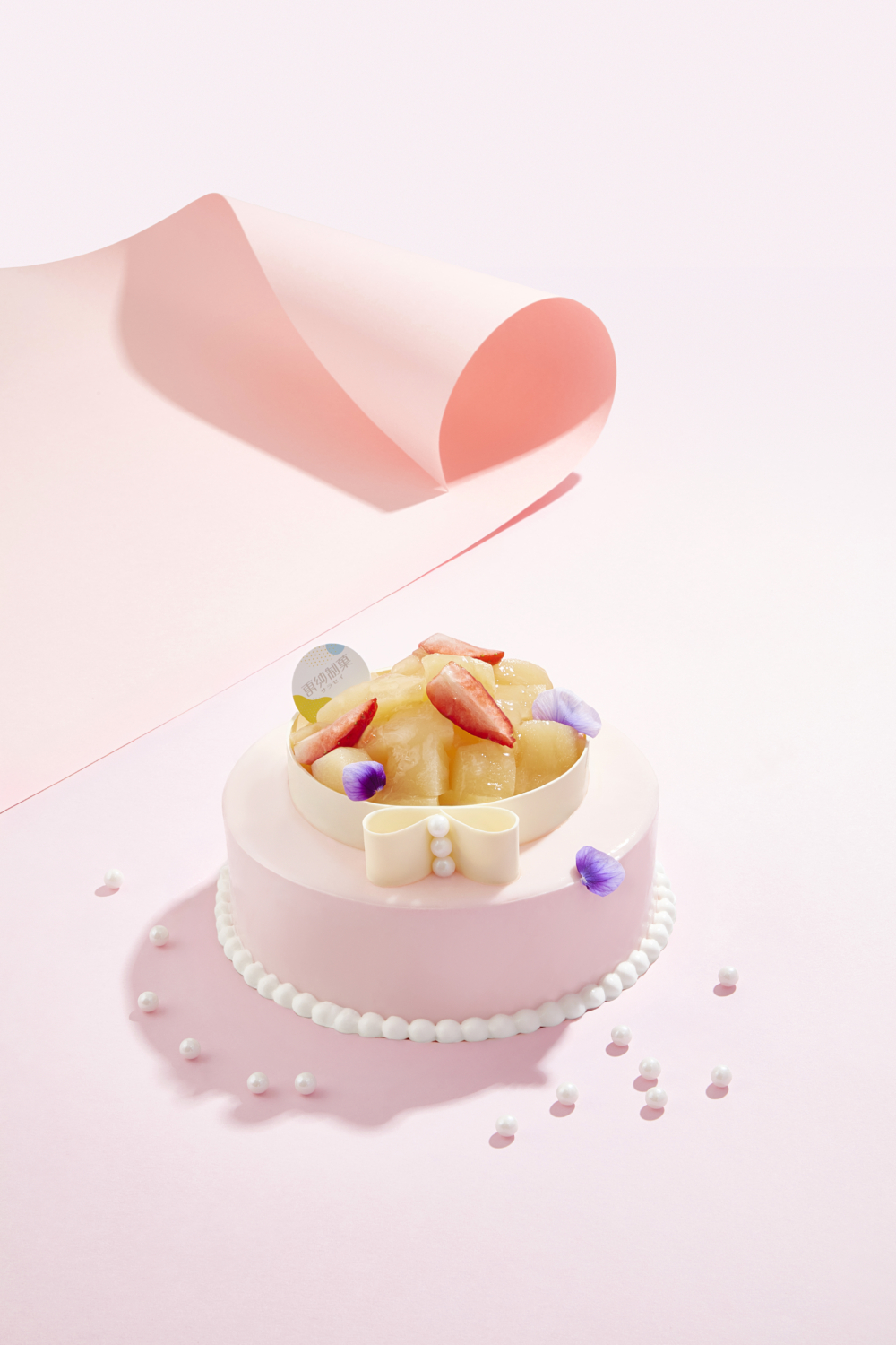更紗制菓 Sarasei 母親節限定「日本白桃茉莉慕絲蛋糕」。