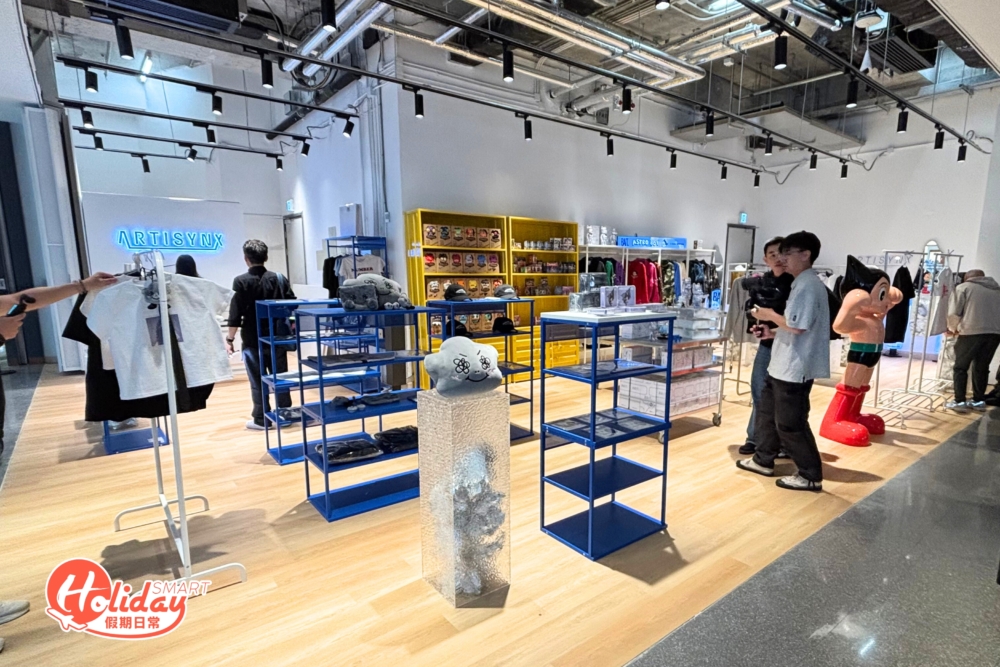 專門搜羅全球獨特流行文化紀念品、粉絲收藏品及潮流時尚單品的 ArtisynX，現已正式進駐啟德 AIRSIDE。