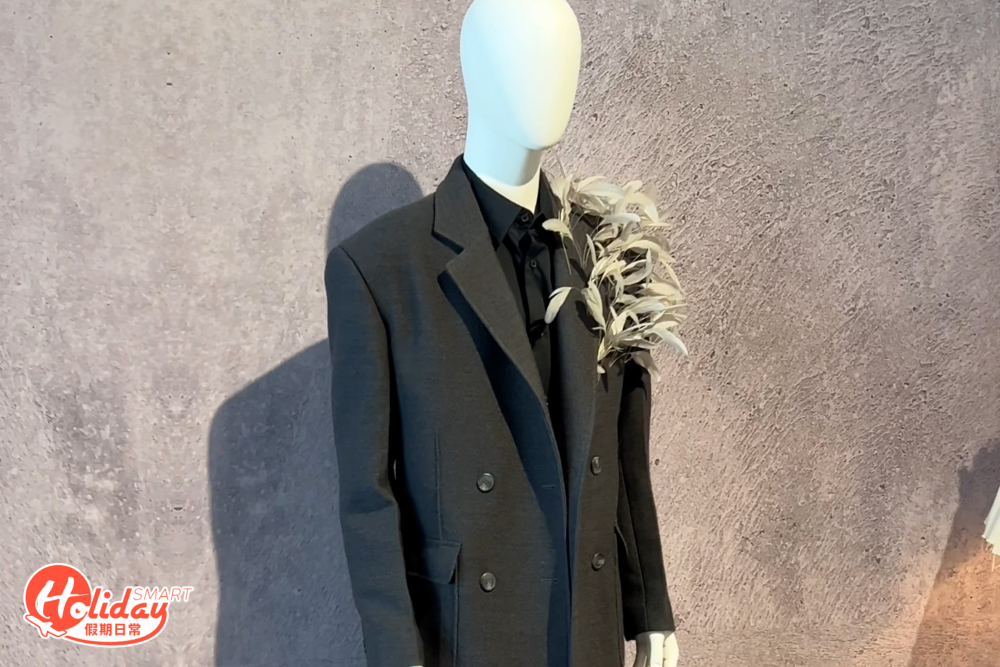 大家更可跟偶像穿過的舞台服飾及展品近距離合照。