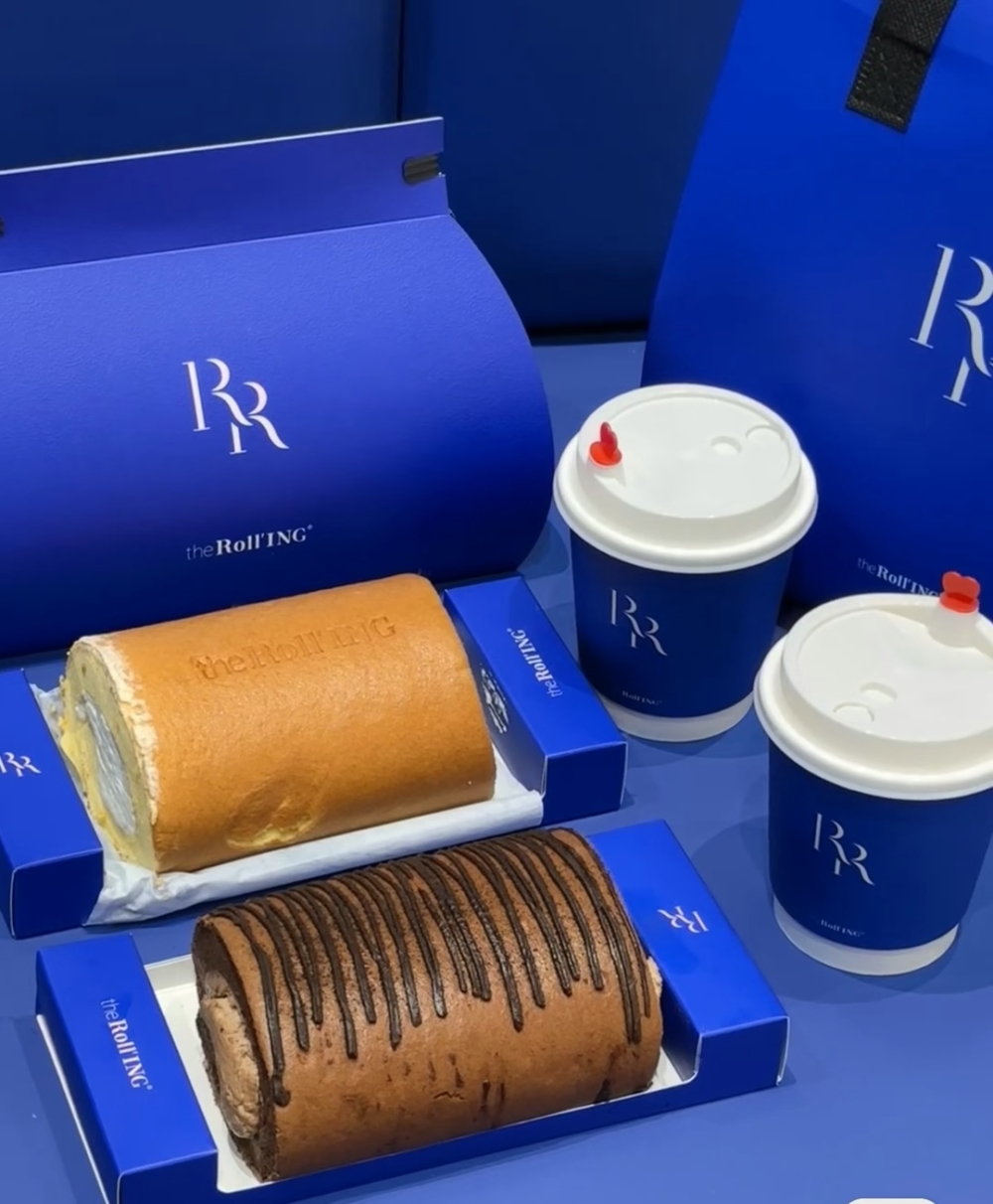 提供四款口味：法式濃醇芝士卷，芝士味道濃郁醇厚；黑金抹茶芝士卷，抹茶的甘香與芝士的濃郁完美融合；