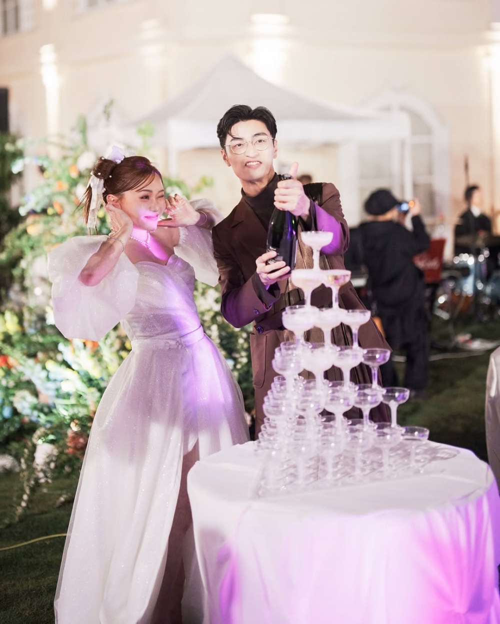 繼早前二人舉辦完第一場婚禮後，日前二人就再舉辦第二埸中式婚禮