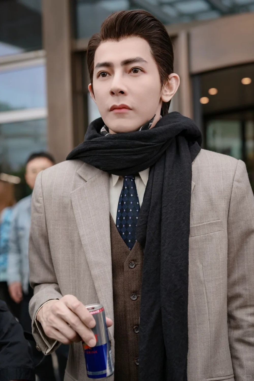 網友吐槽:「蠟像館逃出來的」