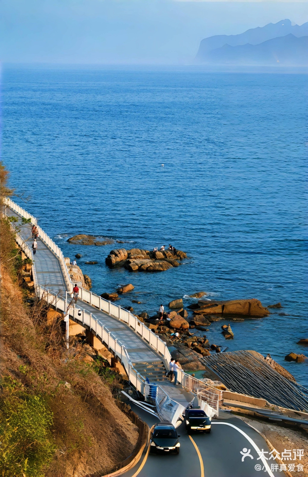 有超過10公里長的濱海步道,對望香港山巒,是觀海及拍照的一流地點!