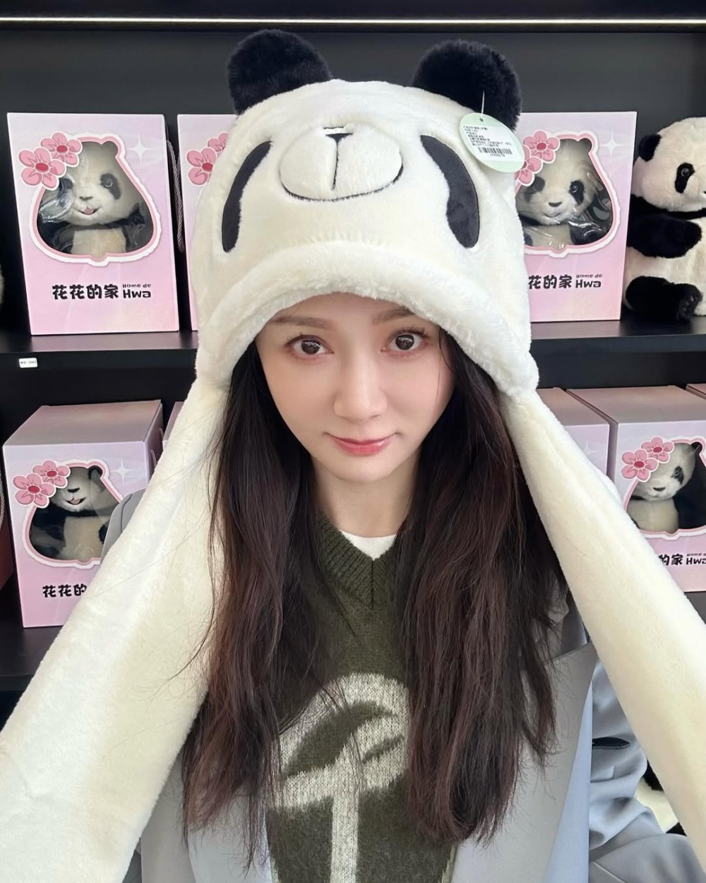 對於事件網友就各有不同的看法,有人支持陳喬恩敢言,並指出自己來港旅行時亦曾遇上類似的經歷。