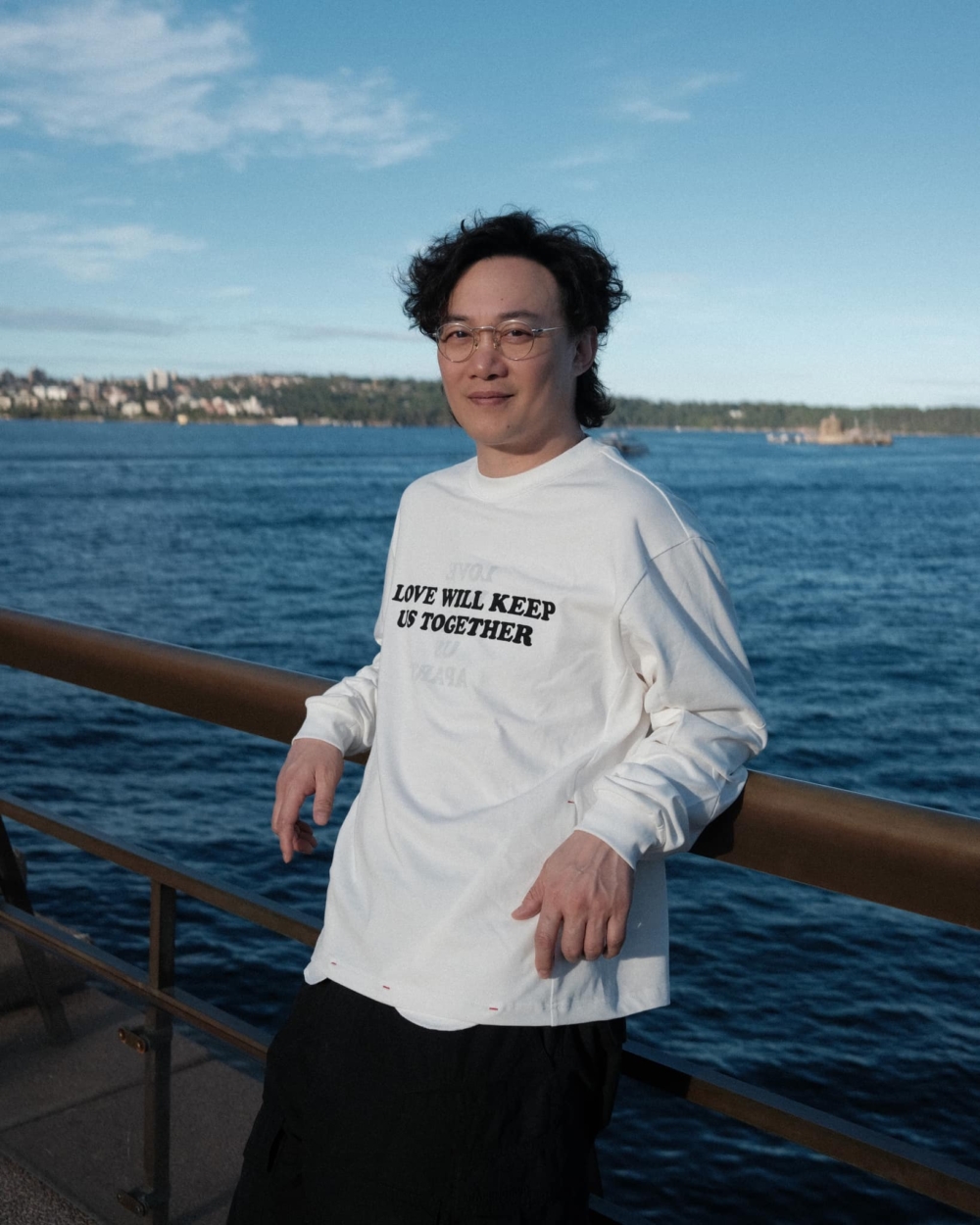 昨日（18日）有部分大陸自媒體發布模糊影片及舊照片，聲稱「陳奕迅於16日凌晨去世」