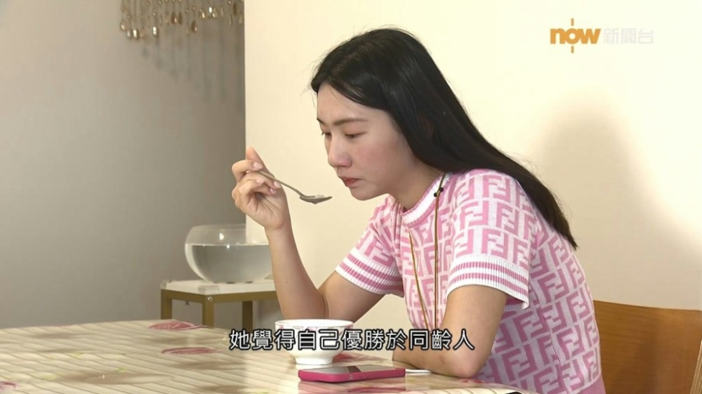 Charlene大呻因負資產而犧牲生活質素，現時一餐飯使費已由2、3,000蚊降到800至1,000蚊