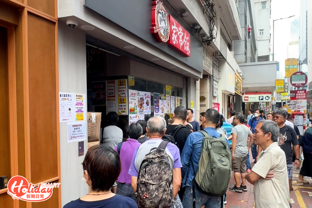 下午3點這間兩餸飯店都大排長龍,皆因推出了只賣$8的瑞士雞髀飯。