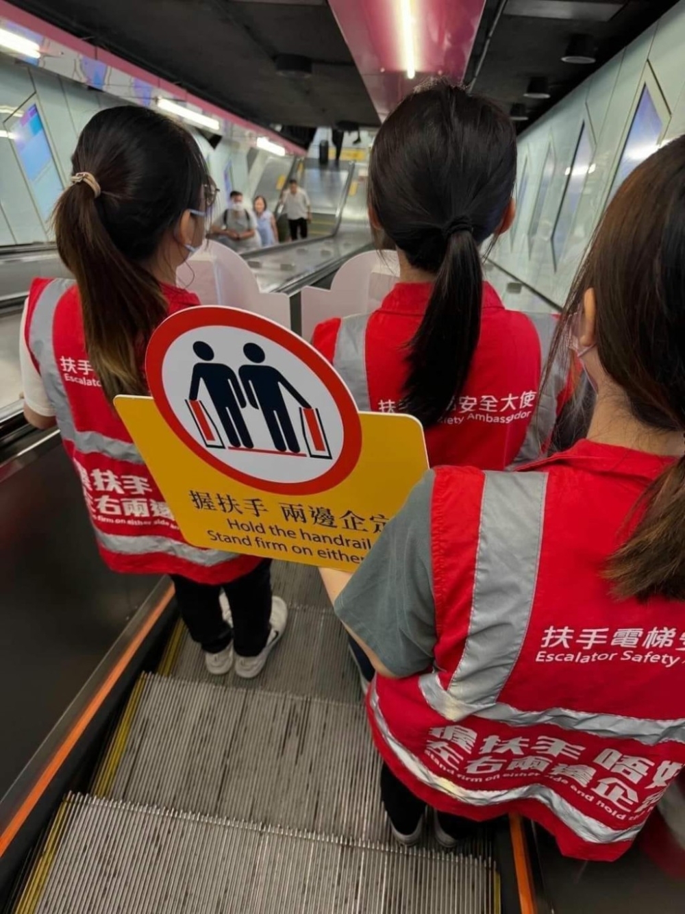 雖然只是臨時職位，但時薪竟分別有HK$93及HK$75！