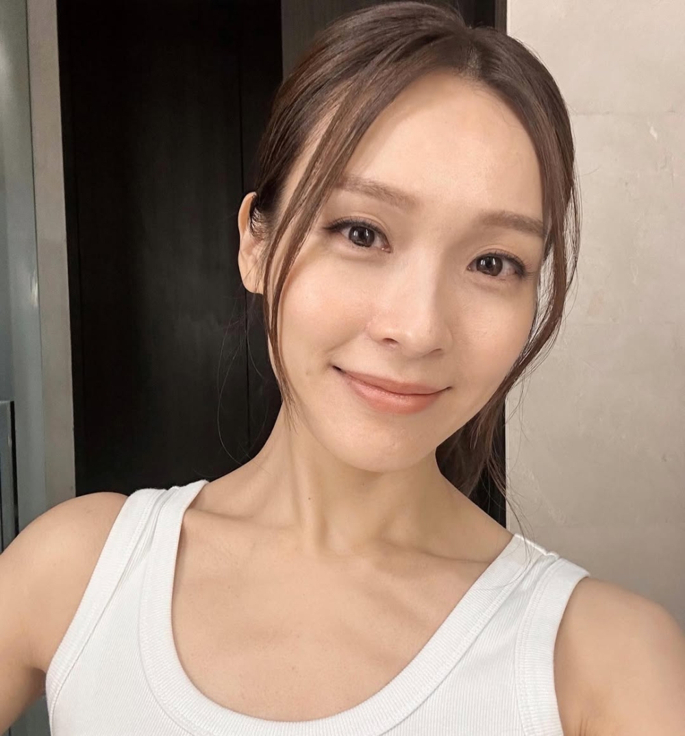 儘管各大娛樂公司開出的條件極優厚,不過就亦未能成功打動Ali立刻簽約
