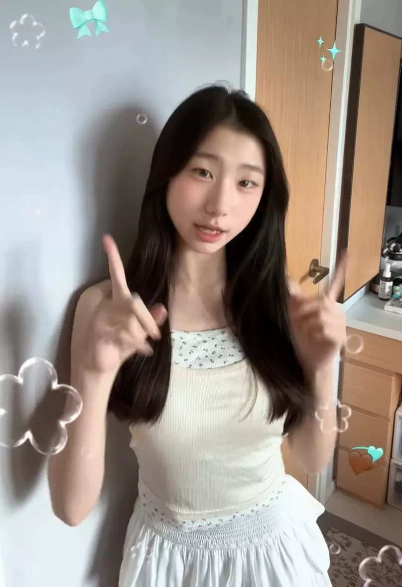 Fiona私底下愛自拍又愛跳K-pop