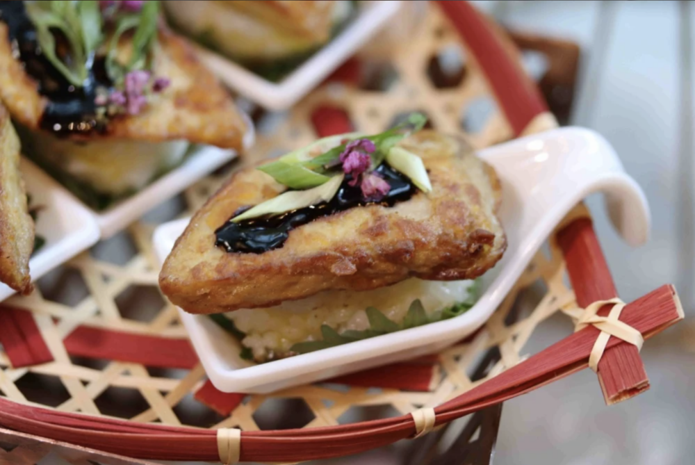 2位至6位成人惠顧自助午餐或晚餐，當月生日壽星即可獲贈半磅生日精選蛋糕1個！