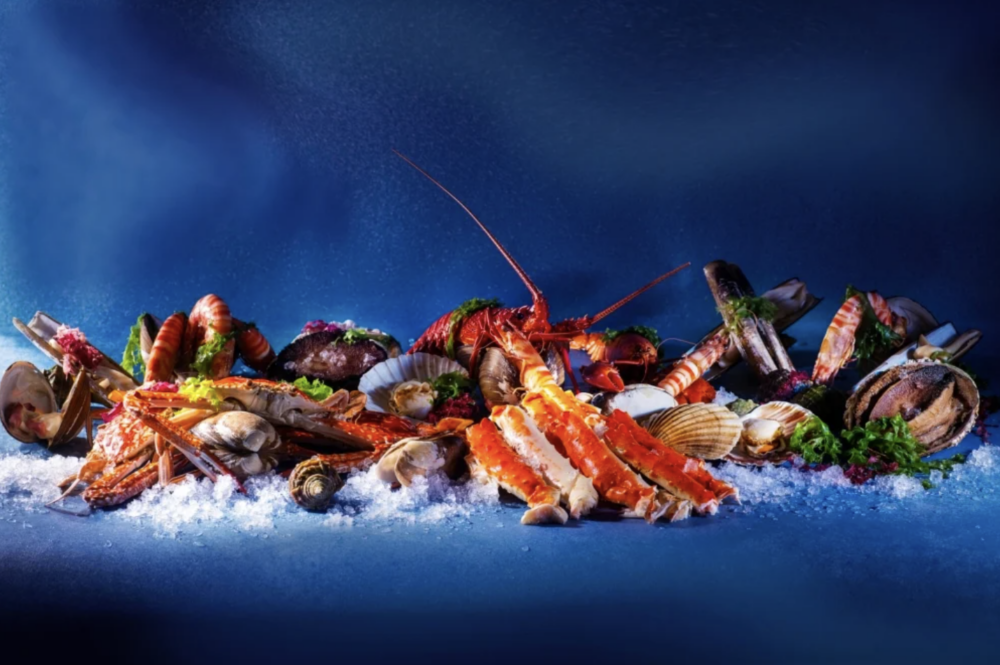 凡預約4位或以上訂座之自助晚餐並於生日當月惠顧，生日壽星可免費享用！