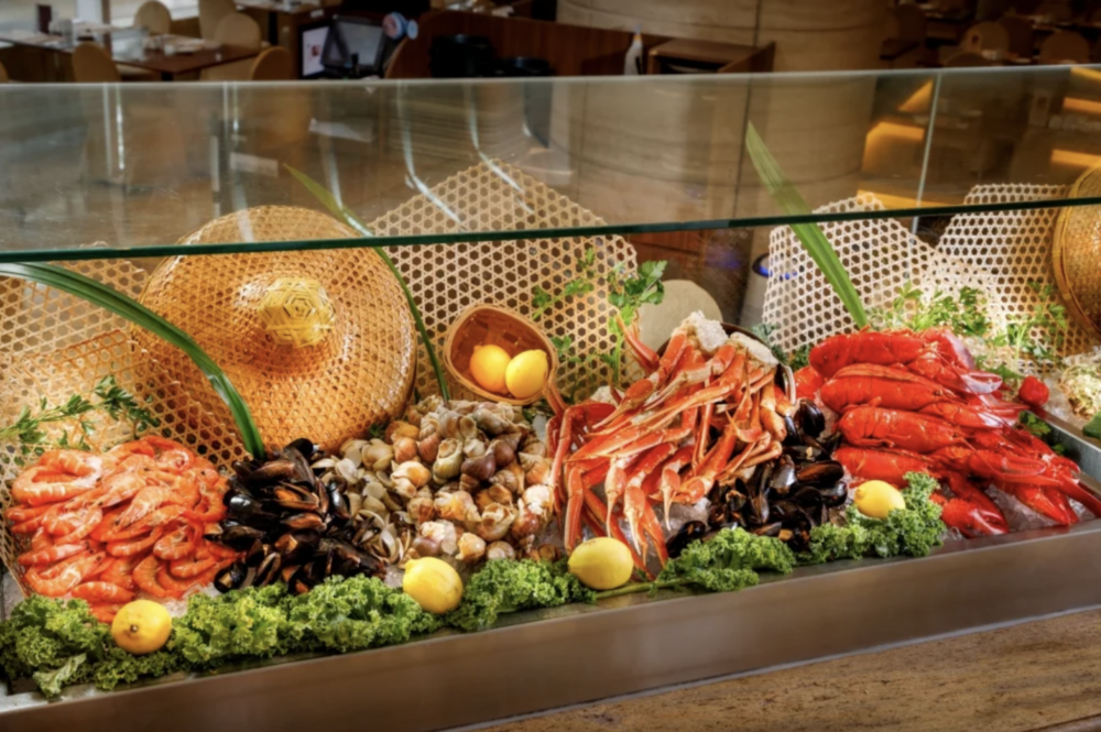 只需在網上預訂酒店的自助午餐或自助晚餐，並付全額預訂費，生日之星即可享有半價優惠！