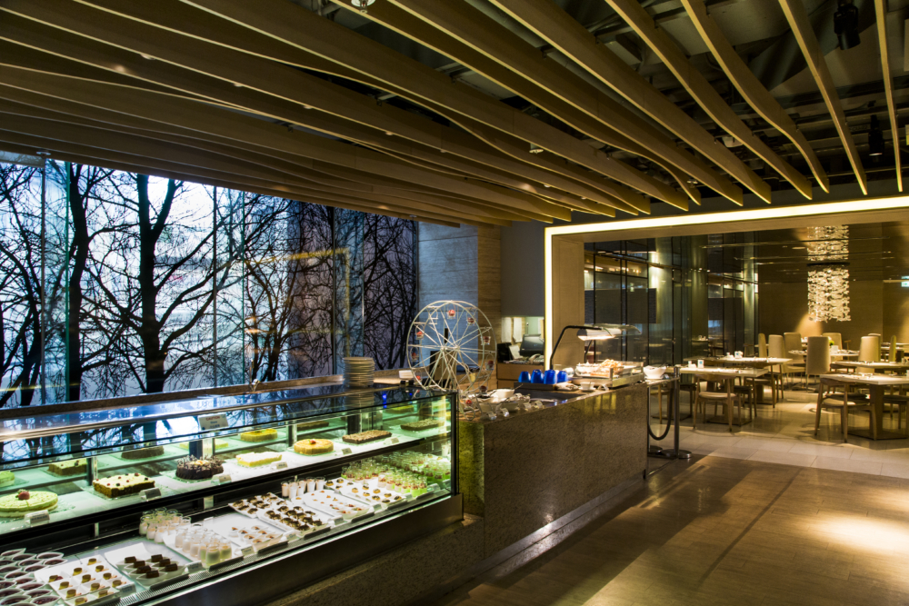 黃竹坑如心南灣酒店I-O-N推出「泰味盛宴自助餐」優惠，除了可任食地道泰國菜，還有刺身壽司和海鮮！