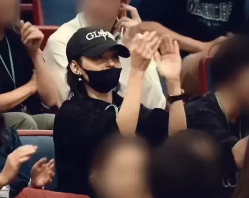 張柏芝低調現身支持兩名兒子球賽