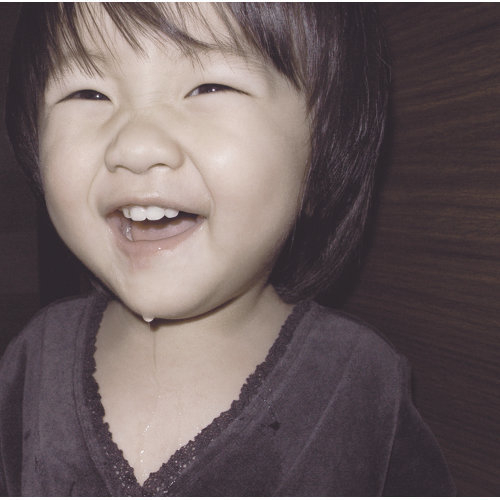 據知康堤從小在學校已參與合唱團與手球隊，文武雙全