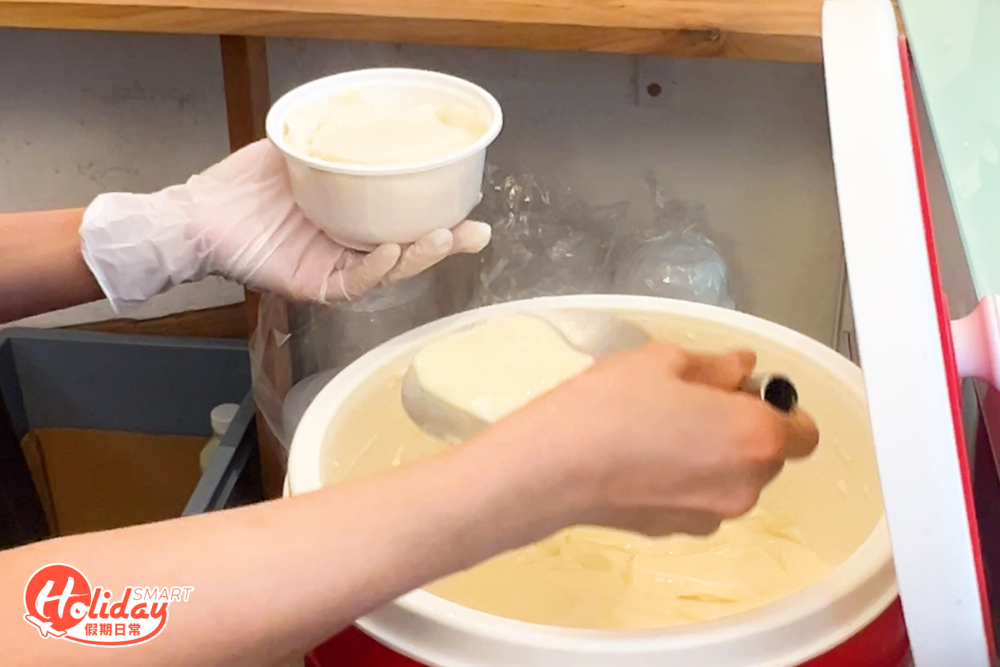 而當中最受顧客青睞，莫過於新鮮即磨的豆腐花。