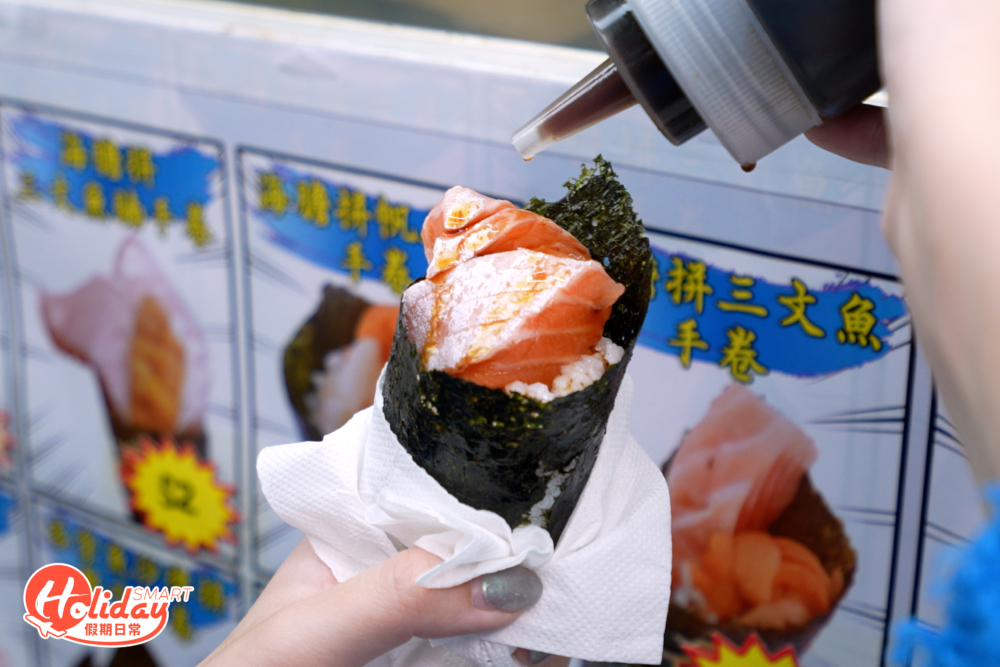 建議可以倒上芥末豉油，微辛風味更能提升三文魚的鮮味，令人回味無窮。