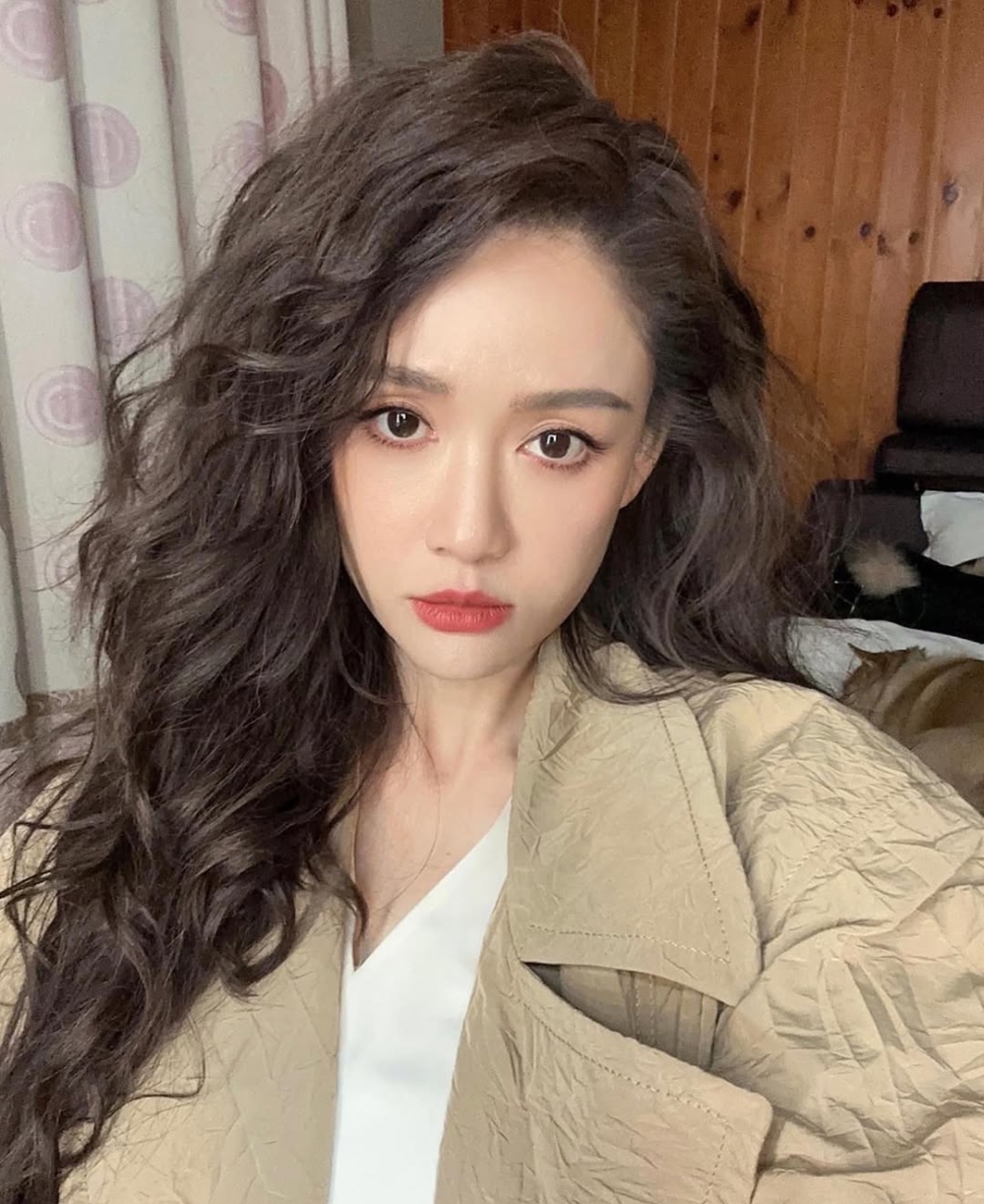 陳喬恩:「我們是遵守秩序轉機的旅客,不是來看你臉色被你大聲催。」