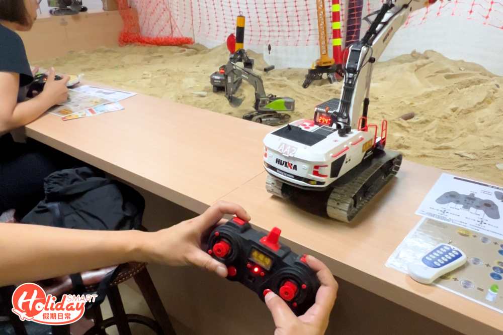 店員會為每位玩家提供基本操作教學，即使初學者也能快速上手。