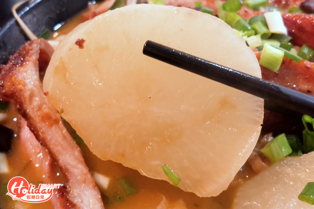而最令小編驚喜，居然是蘿蔔，足足有四大塊，炆煮得軟稔入味之餘，亦不失口感。