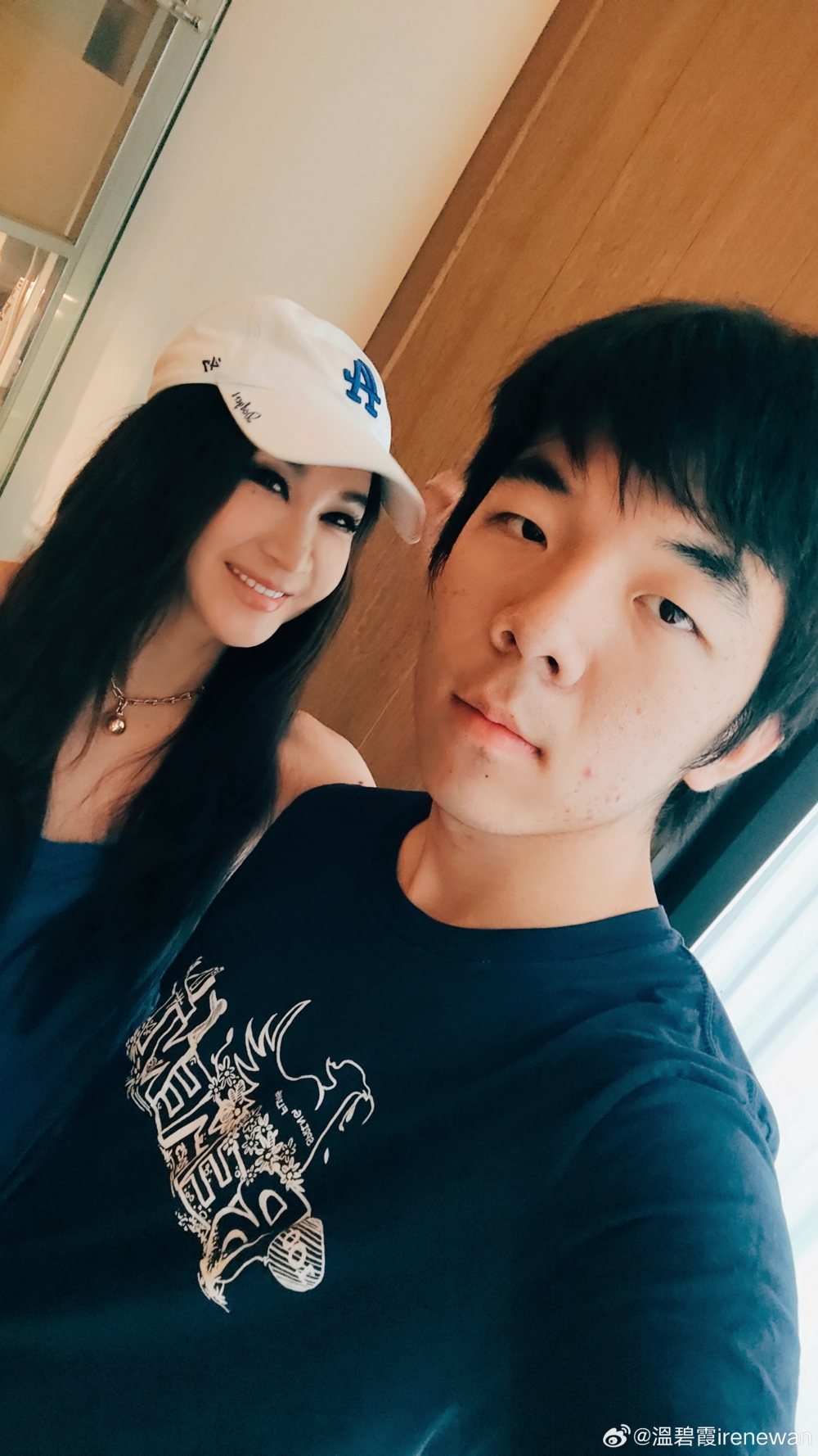 溫碧霞與老公日前就有親自飛往當地參加兒子的畢業典禮