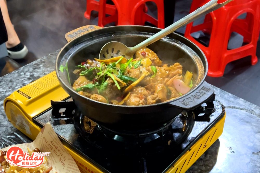 最抵必定是$98任食90分鐘放題，主食可無限追加兩款特色雞煲、三款風味烤魚及一款羊腩煲。