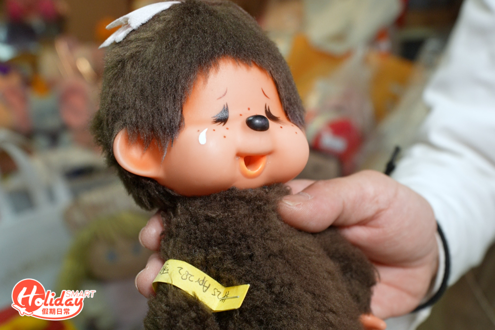 修復一些破爛的公仔會根據複雜程度收費，價錢最低數百元，但最貴也高達$8000！