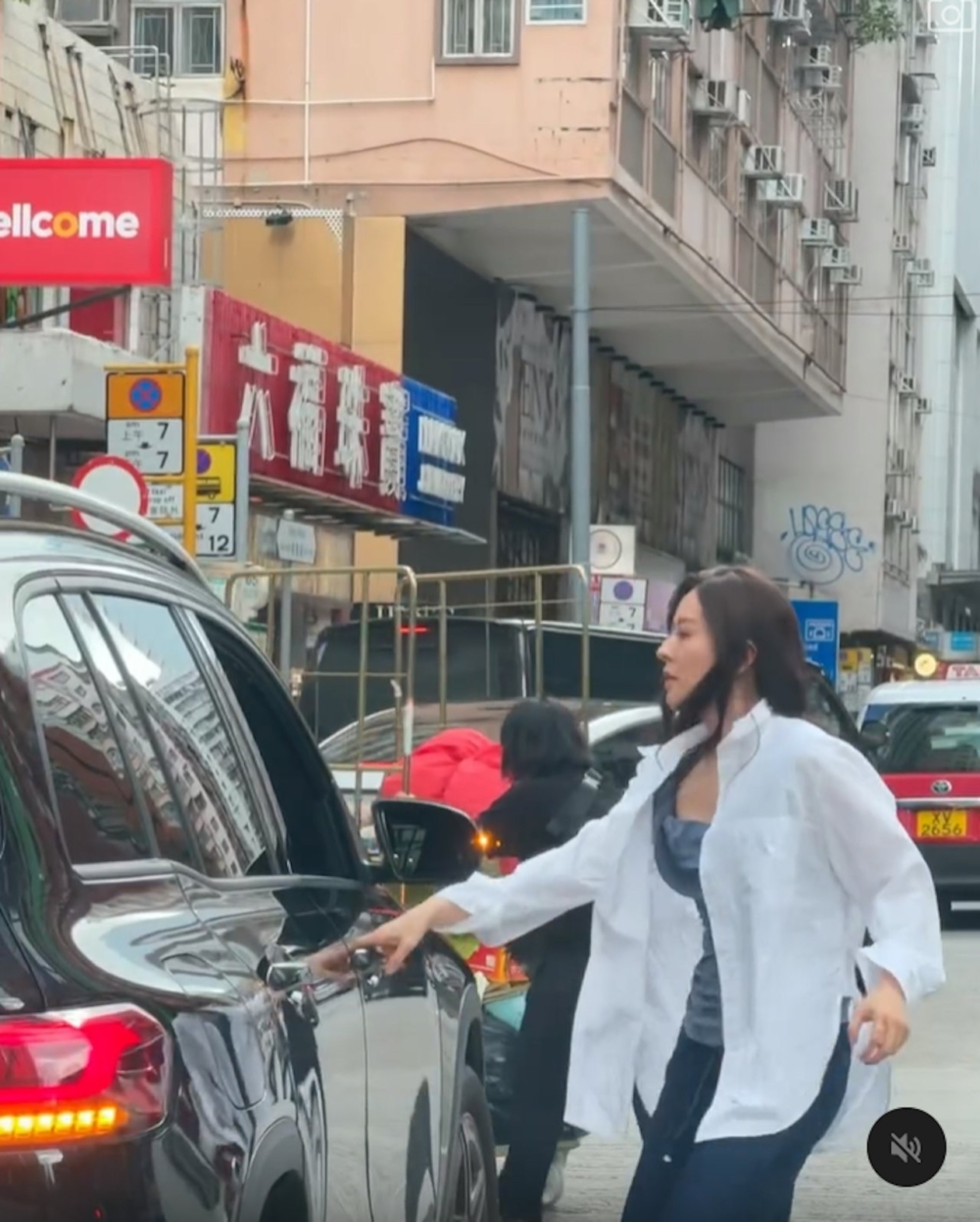 網友驚訝唐詩詠原來好富貴：「嘜佢揸ben屎（Benz）咁有米㗎」