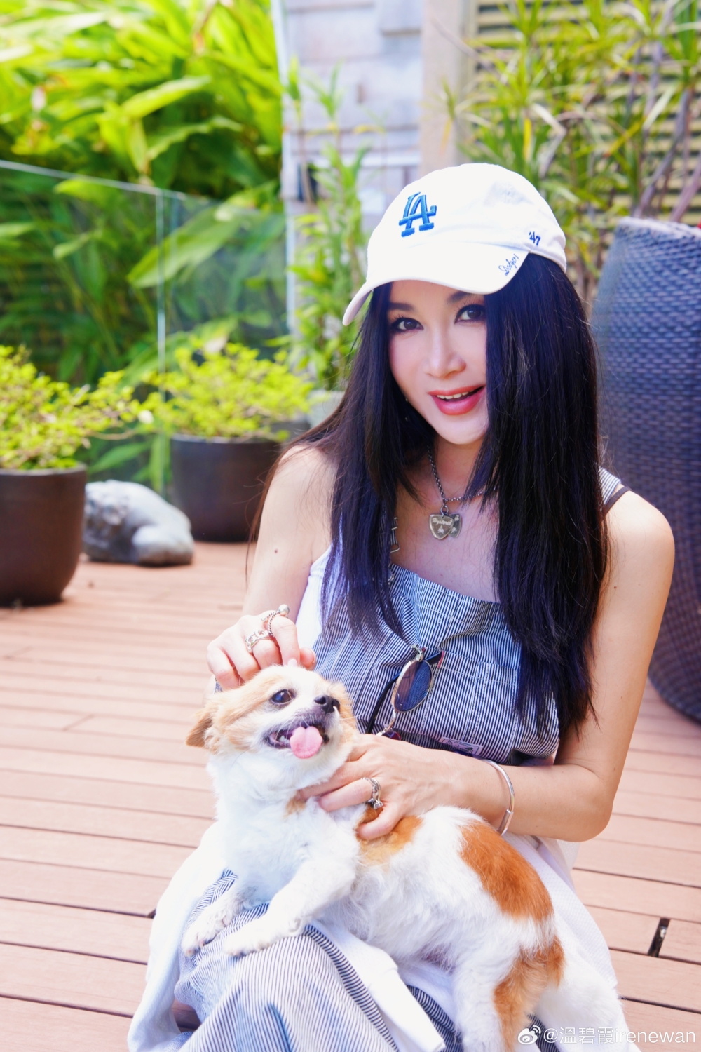 一直在家中8位兄弟姐妹中排行最低的她，就曾差點被媽媽賣掉，要她跟一個陌生叔叔回家