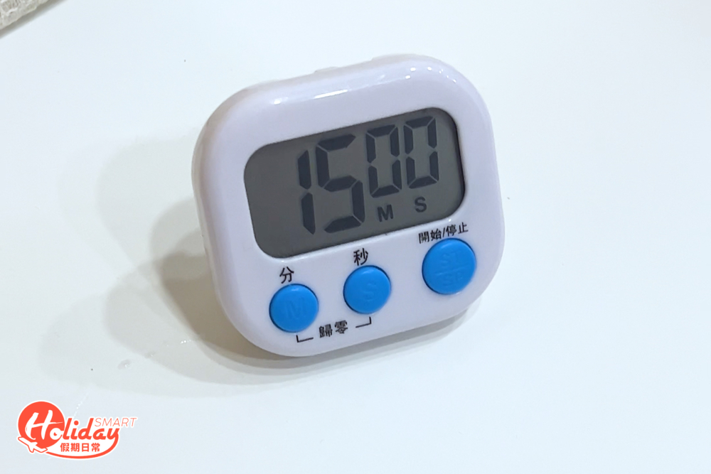 計時器放在旁邊，確保按摩時間夠「均真」。