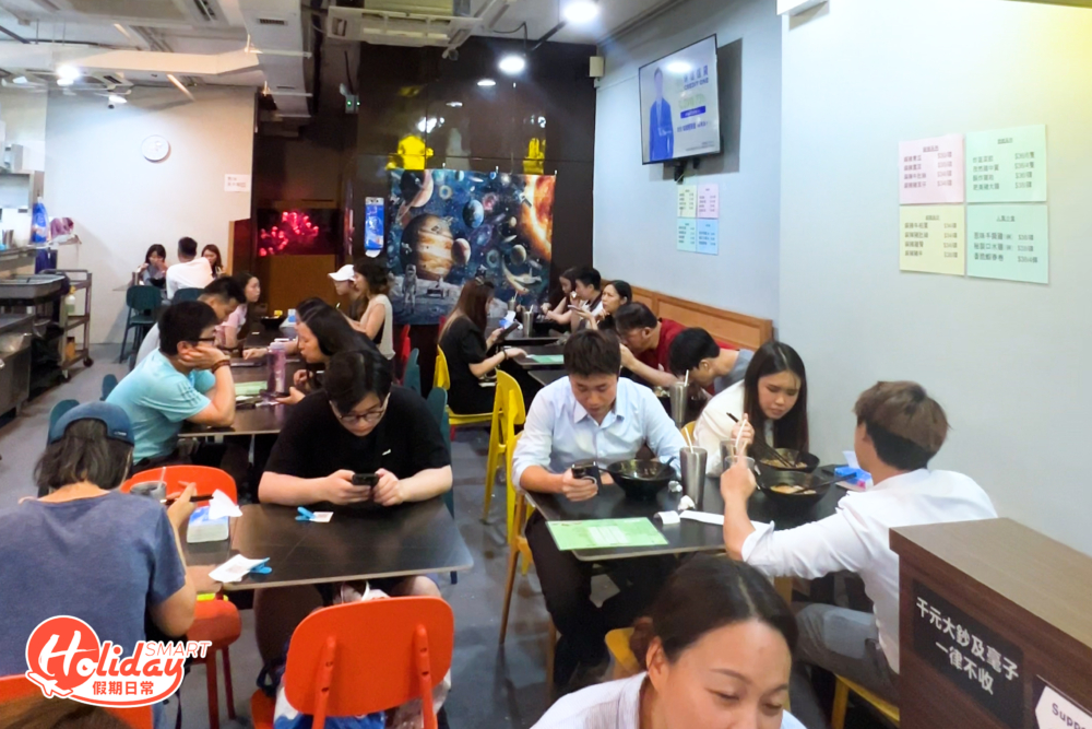 米線店選址於觀塘人山人海的駱駝漆大廈。