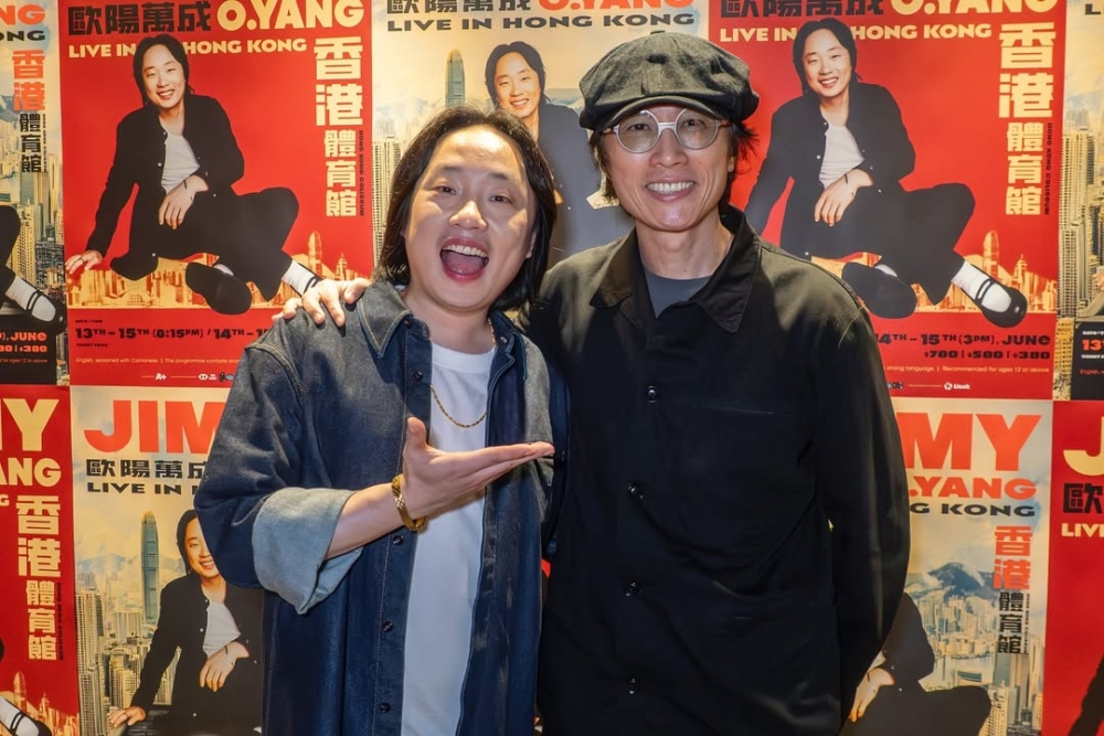 有大部分網友力撐歐陽萬成，為其辯護稱他這次演出為迎合香港觀眾已作調整。