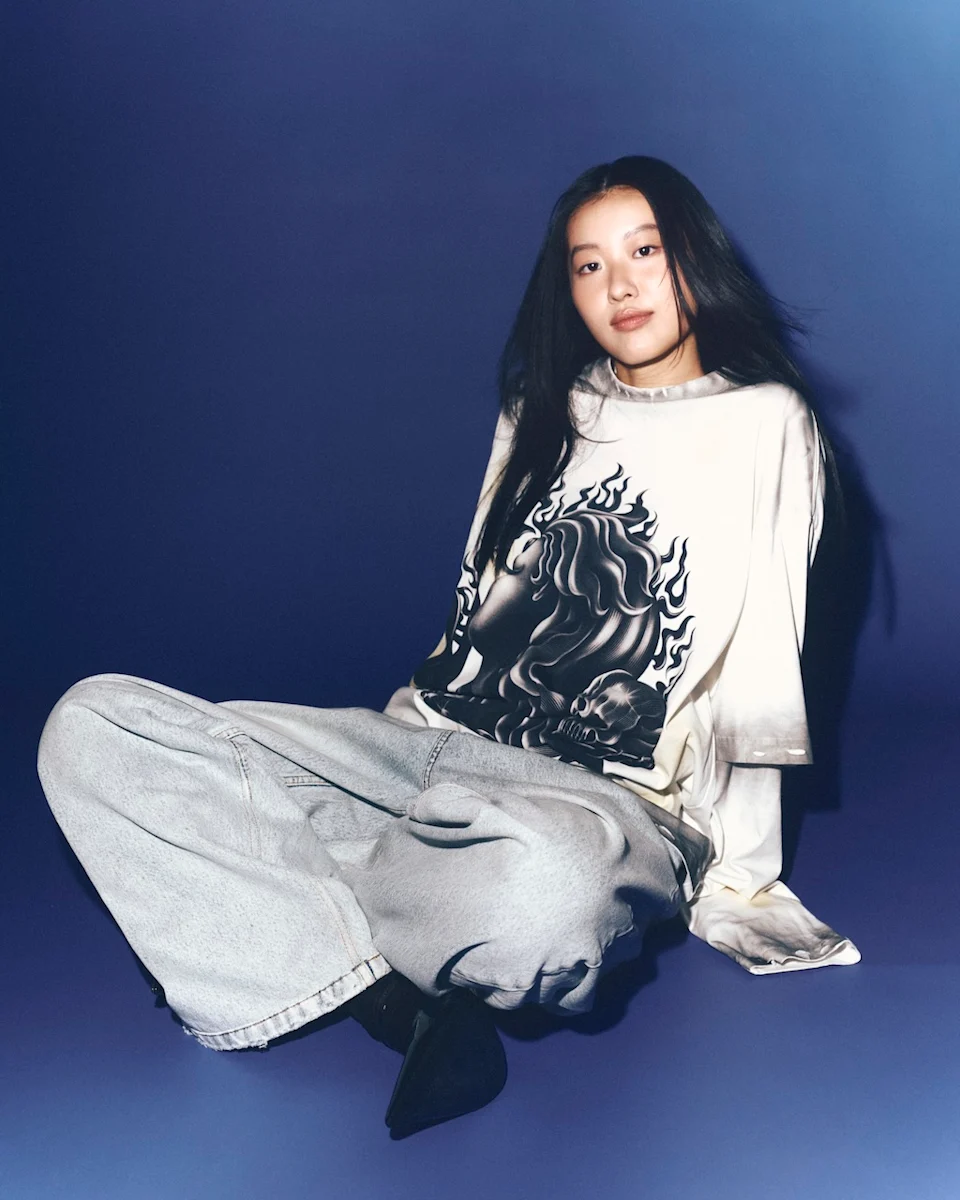 隨着出道消息公開，康堤的首波造型照亦率先曝光