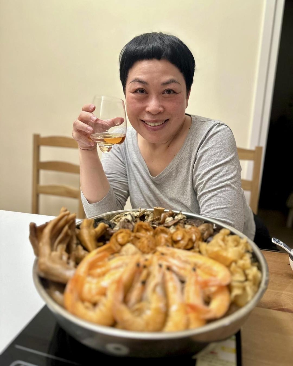 據傳有大批姜糖指會向通訊事務管理局集體投訴，而目前商台節目重溫已刪走「智商應該有啲問題」此句。