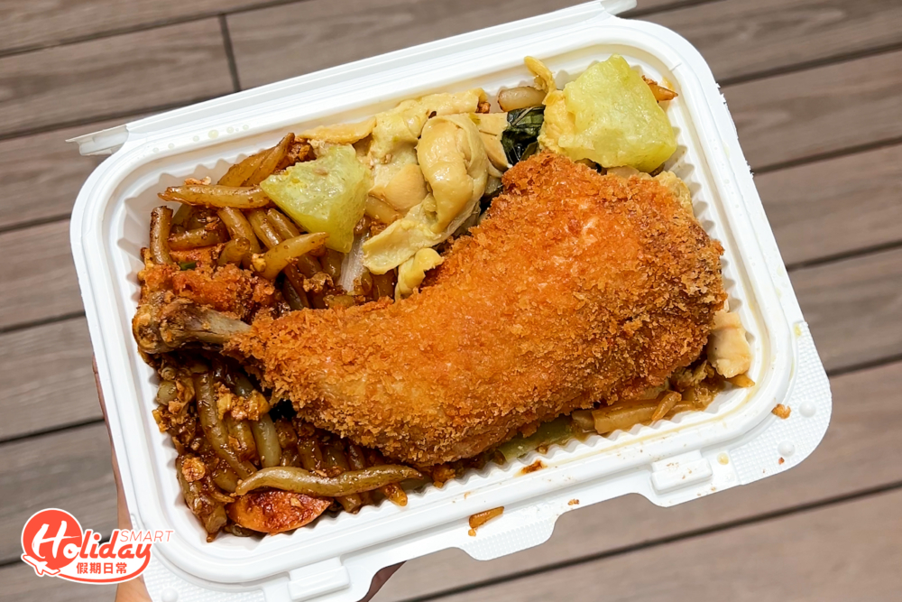 炸雞髀大大隻，賣相非常吸引，可惜肉質相對乾柴，