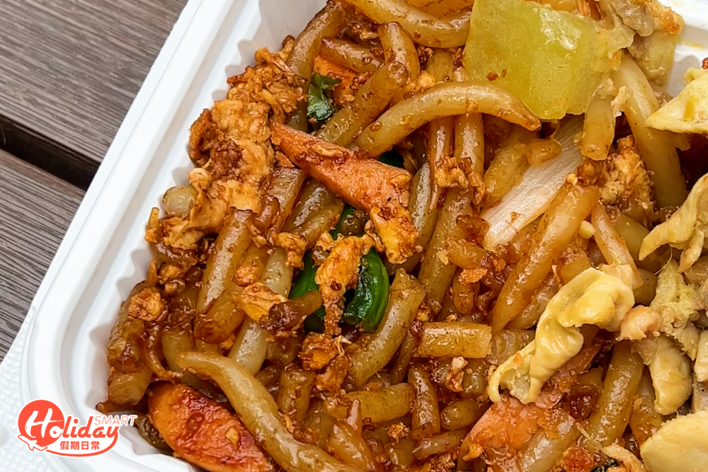 炒銀針粉於星期二、四及六供應，索滿醬汁，非常惹味。