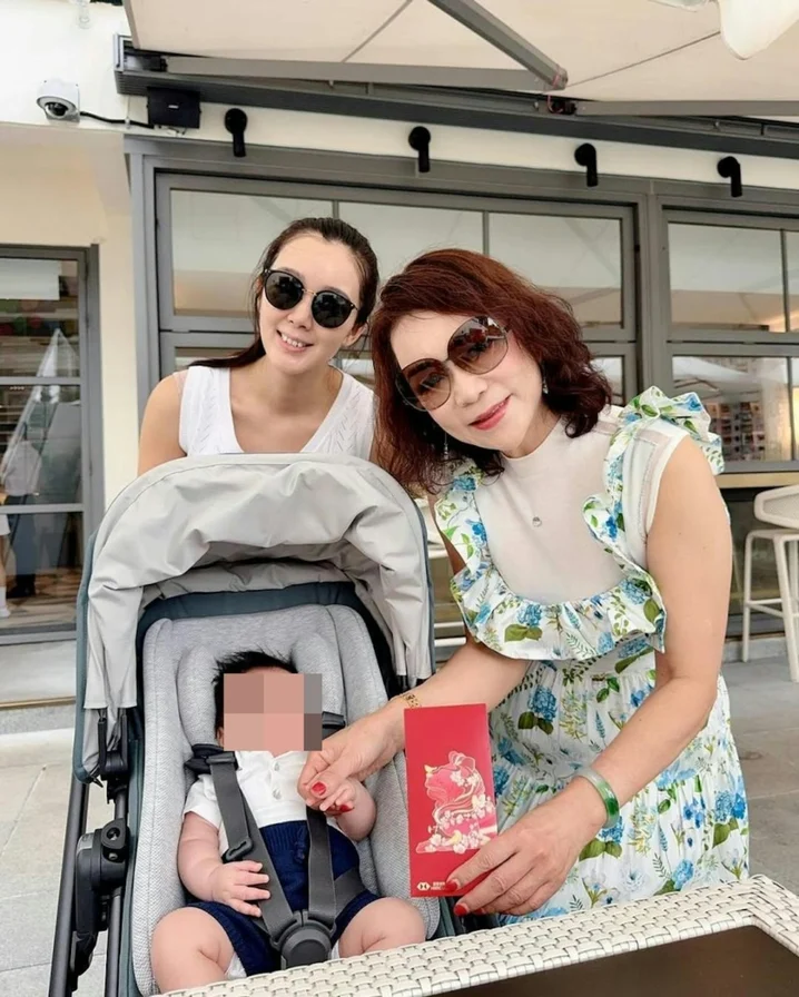 日前麥明詩帶BB見舊愛林作母親王莉妮,竟被對方意外公開兒子正面樣