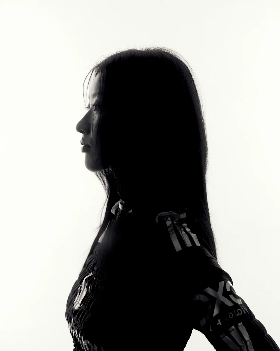 康提同日將推出首支個人英文單曲《doll》