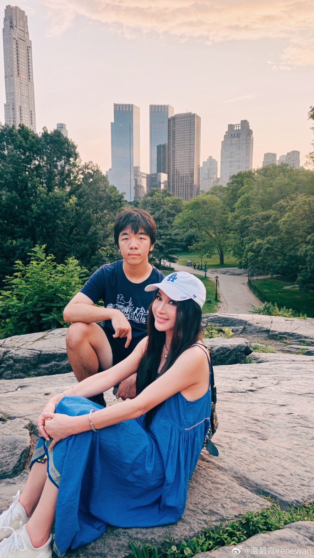 溫碧霞2010年於內地收養了一名被遺棄在火車站的孤兒