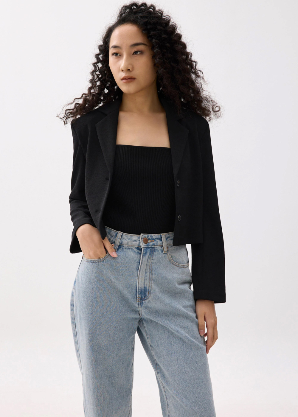 Alya Boxy Crop Blazer原價$449,現以優惠價$270發售!
