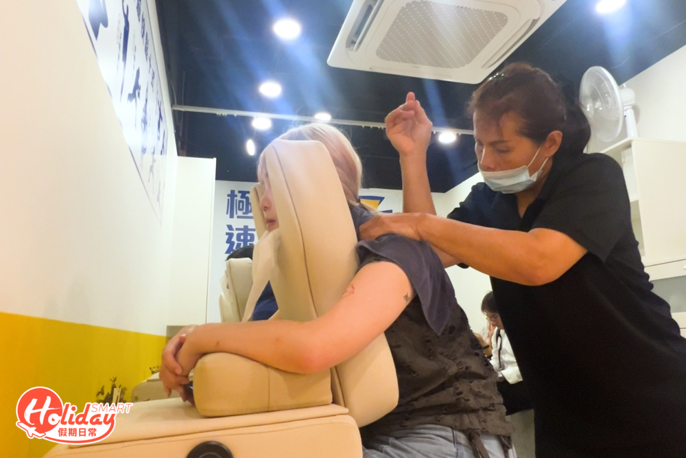 記者選擇了最平價$68/15分鐘「輕柔舒筋」體驗。