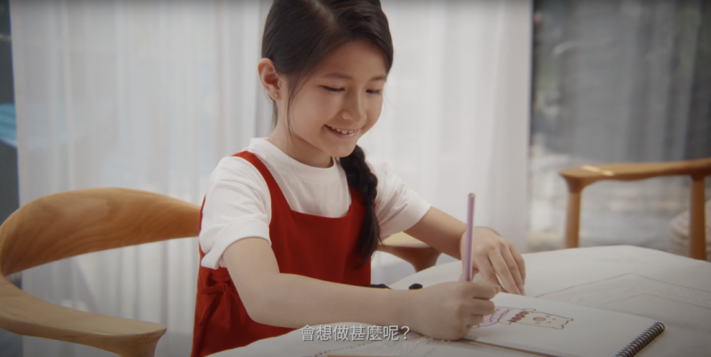 鍾嘉欣對讓Kelly入行就持開放態度