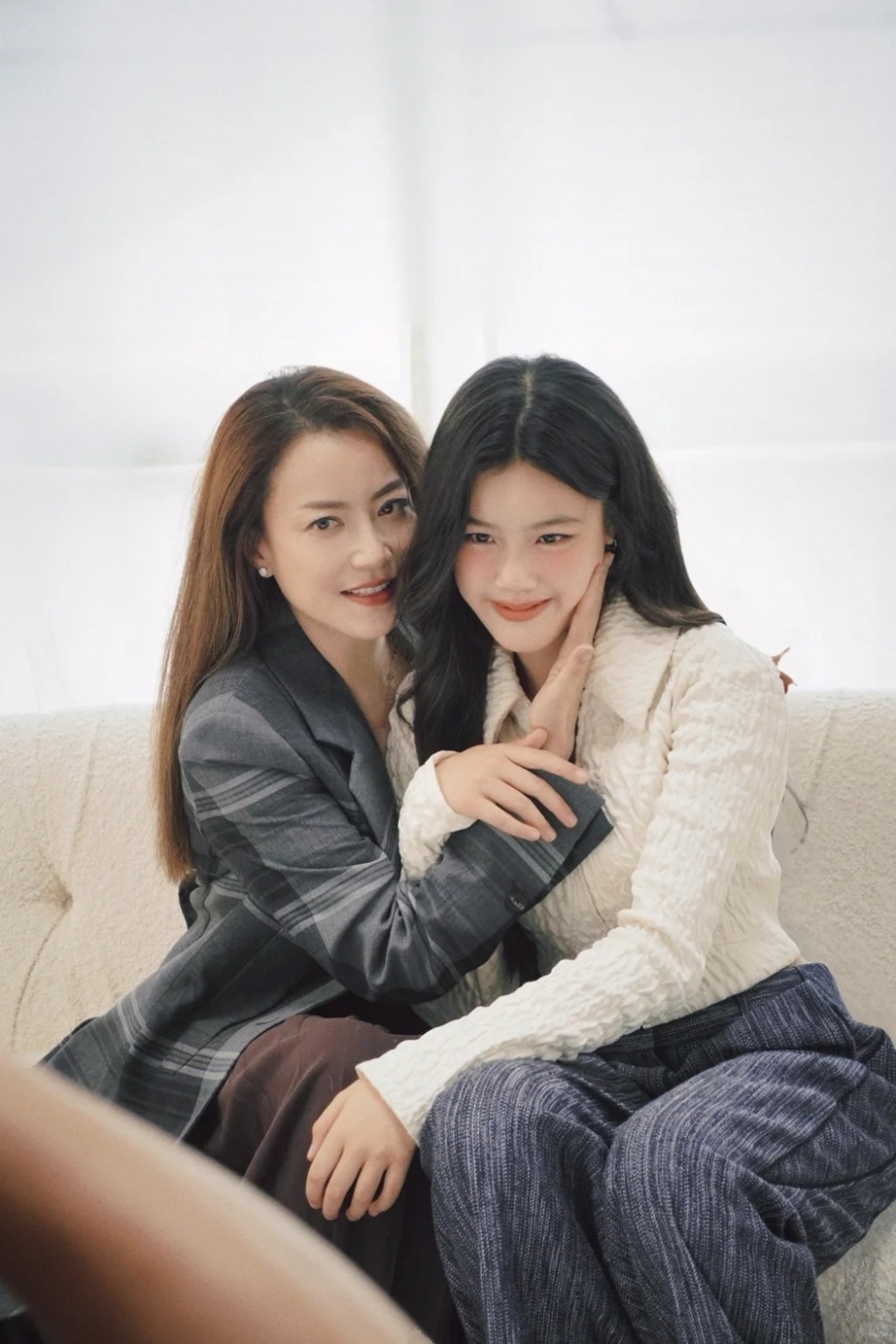 Mani亦有在社交平台分享拍攝當日的幕後照片及影片