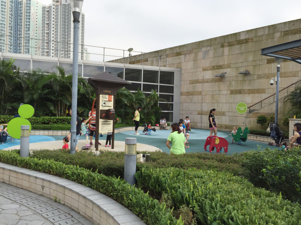 花園內佈置了多件創意藝術裝置，例如由藝術家創作的《拼貼自然》等，讓遊人隨處都能打卡拍照。