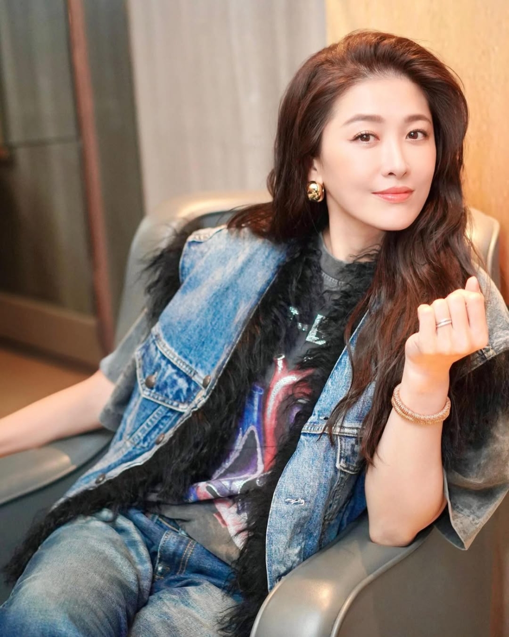 周勵淇2018年與年長她6年的內地演員傅浤鳴（前名傅程鵬）閃婚，2020年誕下兒子Morris