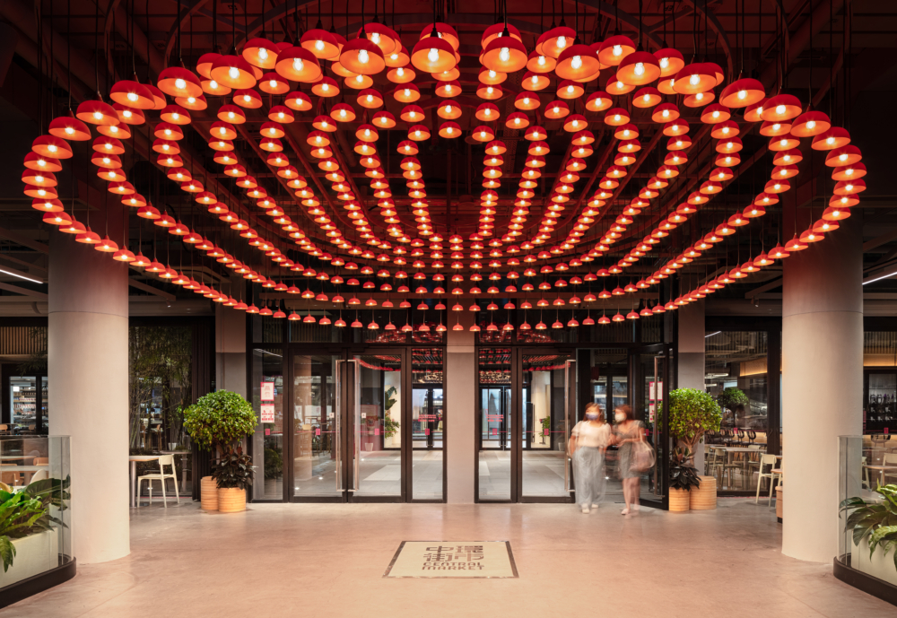 中環街市擁有超過80年歷史,1939年建成,是香港少數仍保留的舊街市建築之一。